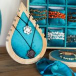 Small Teardrop Necklace Display  19x13cm - Image 3