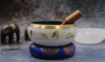 Lrg Yoga Moves Singing Bowl Set- White/Blue 14cm - Image 7