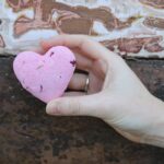 Love Heart Bath Bomb 70g - Ylang & Rose - Image 8