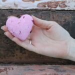 Love Heart Bath Bomb 70g - Ylang & Rose - Image 7