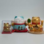 Mini Solar Powered Money Cat in Box - White - Image 2